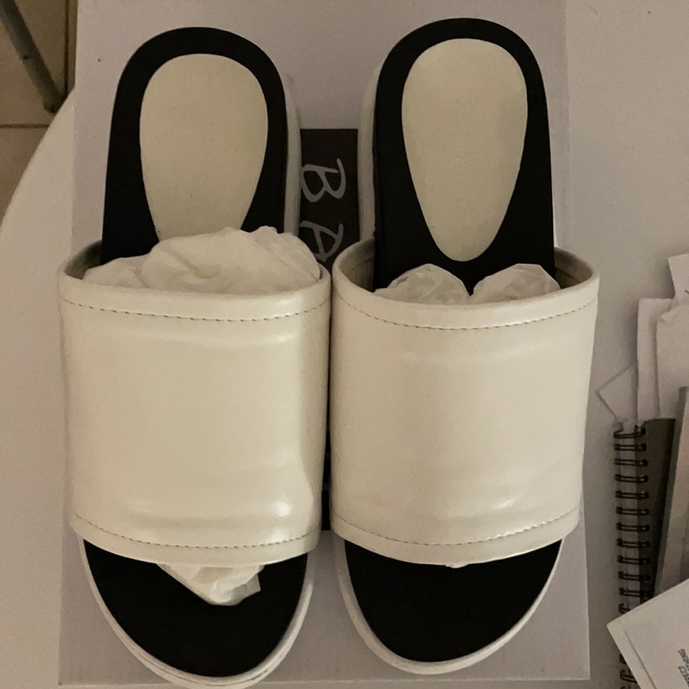Platform slippers - worn twice - great condition 🌟 Too big for me - fits like 7